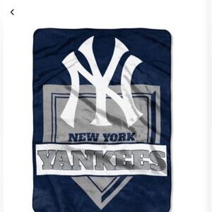 MLB  Royal Plush  NEW YORK YANKEES BASEBALL OVERSIZED THROW BLANKET